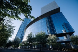 Фасад Ельцин Центра в Екатеринбурге весной