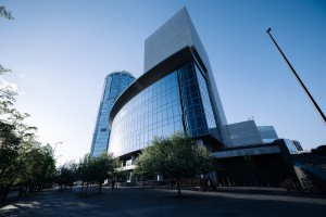 Фасад Ельцин Центра в Екатеринбурге весной