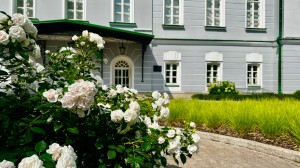 Усадьба Долгоруковых-Бобринских на Малой Никитской в Москве. Июнь