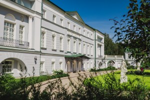 Усадьба Долгоруковых-Бобринских. Розы. 3 июня