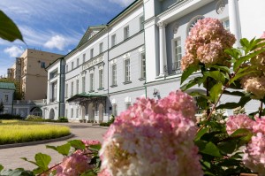 Усадьба Долгоруковых-Бобринских на Малой Никитской в Москве