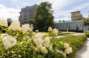 Усадьба Долгоруковых-Бобринских на Малой Никитской в Москве