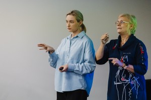 Интеллектуальная игра «Ровесники 90-х» с переводом на русский жестовый язык