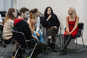 Интеллектуальная игра «Ровесники 90-х» с переводом на русский жестовый язык