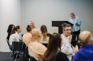 Интеллектуальная игра «Ровесники 90-х» с переводом на русский жестовый язык