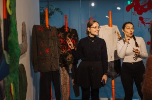 Инклюзивная экскурсия на русском жестовом языке по выставке «Я последняя пятилетка. Новое искусство Казани»