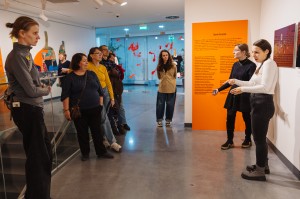 Инклюзивная экскурсия на русском жестовом языке по выставке «Я последняя пятилетка. Новое искусство Казани»