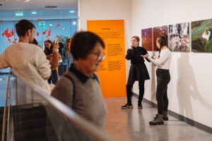 Инклюзивная экскурсия на русском жестовом языке по выставке «Я последняя пятилетка. Новое искусство Казани»