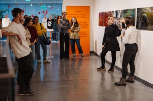 Инклюзивная экскурсия на русском жестовом языке по выставке «Я последняя пятилетка. Новое искусство Казани»