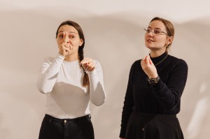 Инклюзивная экскурсия на русском жестовом языке по выставке «Я последняя пятилетка. Новое искусство Казани»