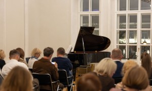 Концерт в усадьбе Долгоруковых-Бобринских: Ольга Артюгина и Оксана Ралкина. «Неуловимое барокко: на границе времен»