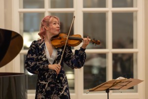 Концерт в усадьбе Долгоруковых-Бобринских: Ольга Артюгина и Оксана Ралкина. «Неуловимое барокко: на границе времен»