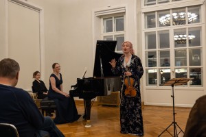 Концерт в усадьбе Долгоруковых-Бобринских: Ольга Артюгина и Оксана Ралкина. «Неуловимое барокко: на границе времен»