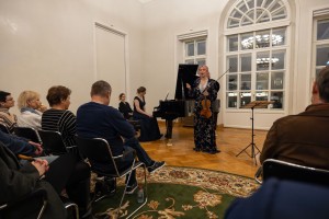 Концерт в усадьбе Долгоруковых-Бобринских: Ольга Артюгина и Оксана Ралкина. «Неуловимое барокко: на границе времен»