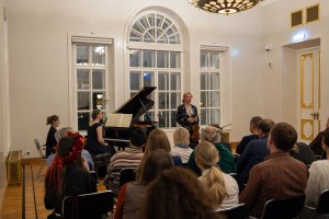 Концерт в усадьбе Долгоруковых-Бобринских: Ольга Артюгина и Оксана Ралкина. «Неуловимое барокко: на границе времен»