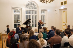 Концерт в усадьбе Долгоруковых-Бобринских: Ольга Артюгина и Оксана Ралкина. «Неуловимое барокко: на границе времен»