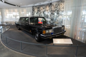 Автомобиль президента — лимузин представительского класса ЗИЛ-41052