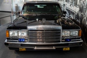 Автомобиль президента — лимузин представительского класса ЗИЛ-41052