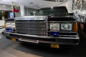 Автомобиль президента — лимузин представительского класса ЗИЛ-41052