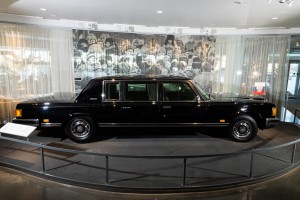 Автомобиль президента — лимузин представительского класса ЗИЛ-41052