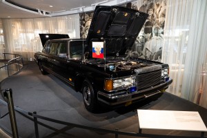 Автомобиль президента — лимузин представительского класса ЗИЛ-41052