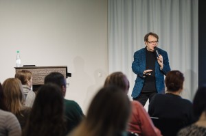 Лекция Кирилла Светлякова в Ельцин Центре об эстетике эпохи перестройки