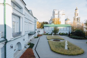 Усадьба. Малая Никитская. Осень. Фасад