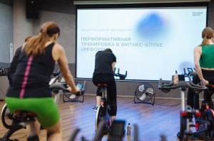 Перформативная тренировка в фитнес-клубе «Реформа»
