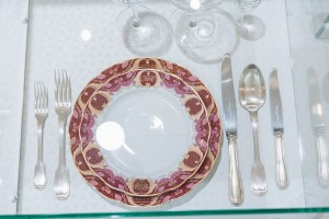 Экскурсия по выставке «Хрустальный праздник: посуда новогоднего стола»