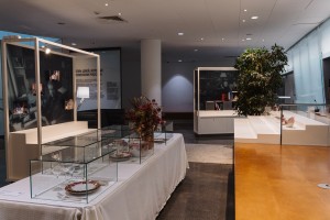 Экскурсия по выставке «Хрустальный праздник: посуда новогоднего стола»