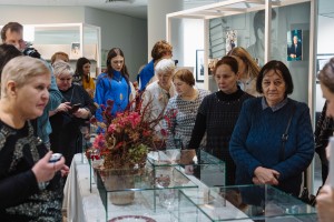Экскурсия по выставке «Хрустальный праздник: посуда новогоднего стола»