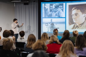 Лекция Станислава Дединского «Ирония судьбы, или старый новый канон новогоднего фильма»