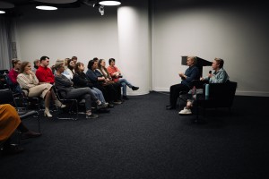 Лекция Екатерины Мигицко о профессиональном театре глухих