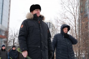 Возложение цветов к памятнику Ельцина в Екатеринбурге