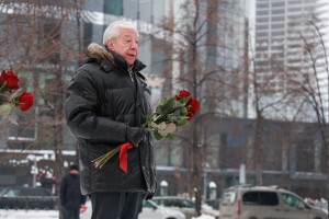 Возложение цветов к памятнику Ельцина в Екатеринбурге