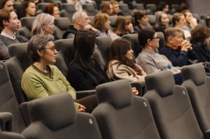 «Большая Земля». Премьерный показ и обсуждение фильма с режиссёром Юлией Трофимовой