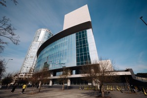 Весенний фасад Ельцин Центра в Екатеринбурге