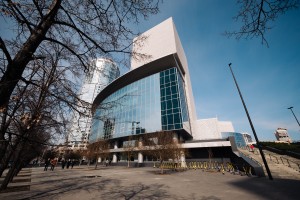 Весенний фасад Ельцин Центра в Екатеринбурге