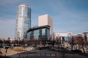 Весенний фасад Ельцин Центра в Екатеринбурге