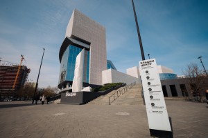 Весенний фасад Ельцин Центра в Екатеринбурге