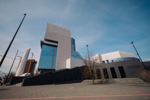 Весенний фасад Ельцин Центра в Екатеринбурге
