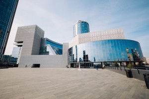 Весенний фасад Ельцин Центра в Екатеринбурге