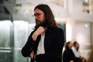 Сессия участников музыкальной резиденции и обсуждение звуковых особенностей пространства