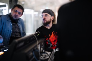 Сессия участников музыкальной резиденции и обсуждение звуковых особенностей пространства