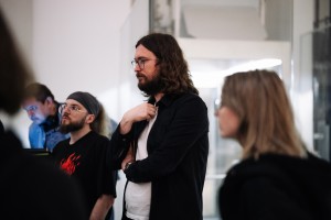 Сессия участников музыкальной резиденции и обсуждение звуковых особенностей пространства