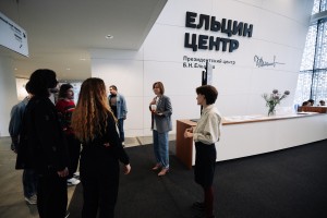Экскурсия участников музыкальной резиденции по музею и Ельцин Центру