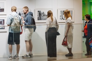 Открытие выставки фотографа Владимира Сычёва «Непарадный портрет советской жизни»