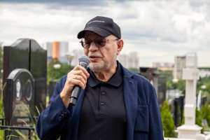Открытие памятника на могиле Геннадия Бурбулиса