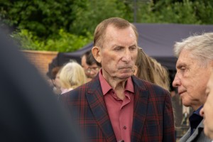 Открытие памятника на могиле Геннадия Бурбулиса