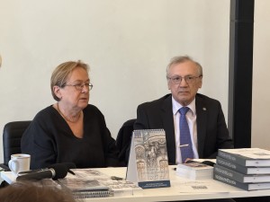 Алёна Дергилёва представила публике новую книгу-альбом